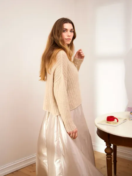 Hovedbilde Enkeltoppskrift / 2403 DIY / Nr. 4  Hilda sweater